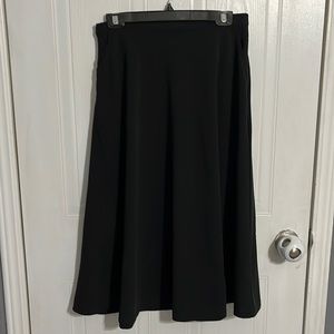 SHEIN black skirt with side pockets. Size M